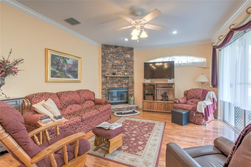 Image 9 of property listing at 20351 SABAL STREET, Orlando, FL 32833