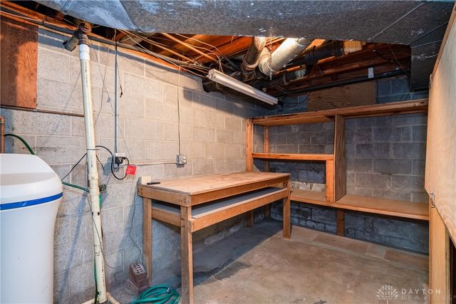 925 Spruce Drive, Springfield, OH 45504