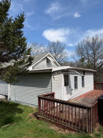 1015 Cascade Rd, Monaca, PA 15061