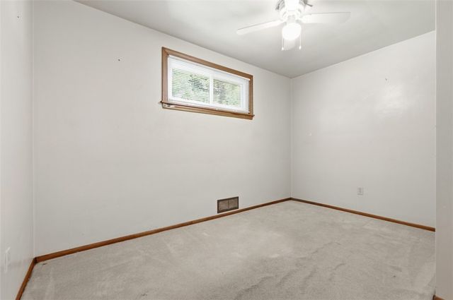 5256 Colewood Dr, Baldwin Boro, PA 15236