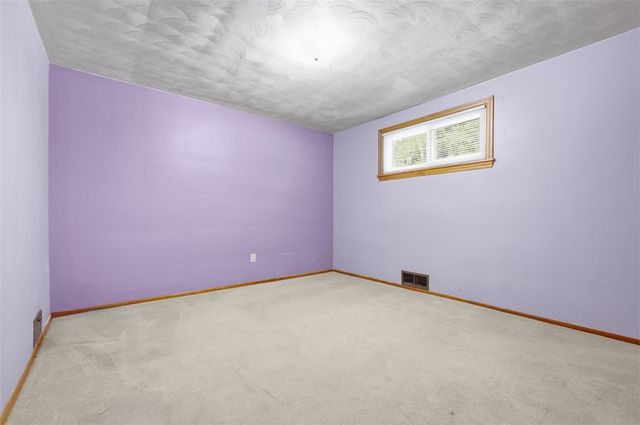 5256 Colewood Dr, Baldwin Boro, PA 15236