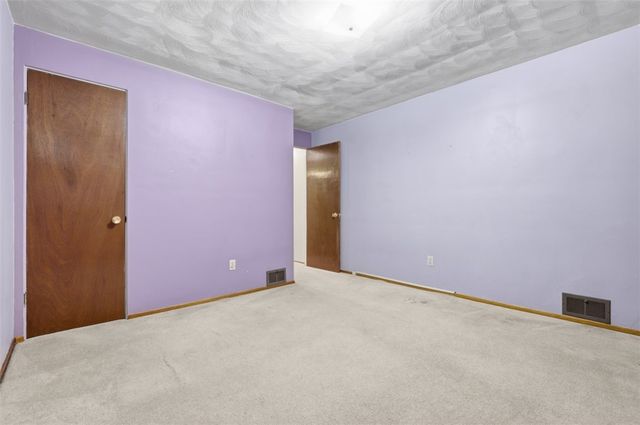 5256 Colewood Dr, Baldwin Boro, PA 15236
