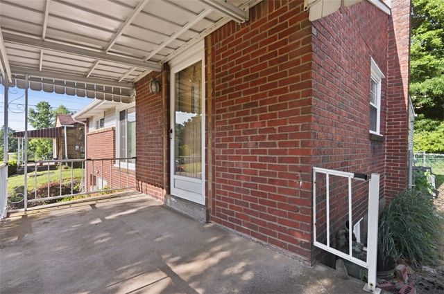 5256 Colewood Dr, Baldwin Boro, PA 15236