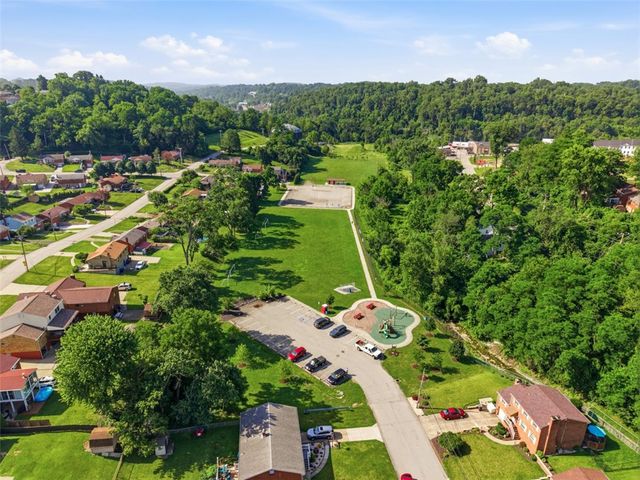 5256 Colewood Dr, Baldwin Boro, PA 15236