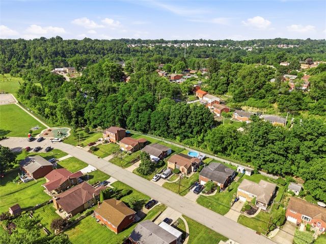5256 Colewood Dr, Baldwin Boro, PA 15236
