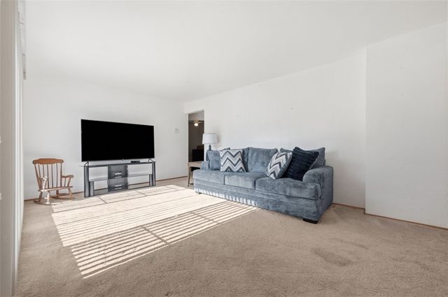 5256 Colewood Dr, Baldwin Boro, PA 15236