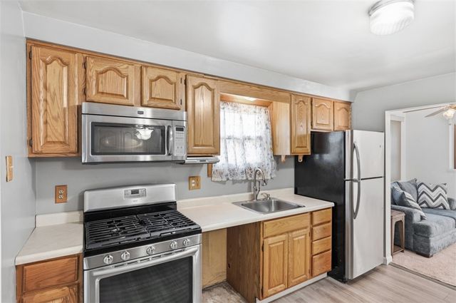 5256 Colewood Dr, Baldwin Boro, PA 15236