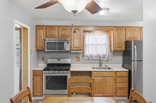 5256 Colewood Dr, Baldwin Boro, PA 15236