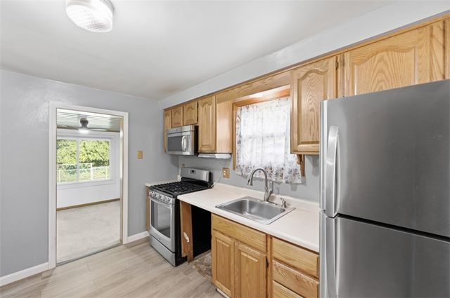 5256 Colewood Dr, Baldwin Boro, PA 15236