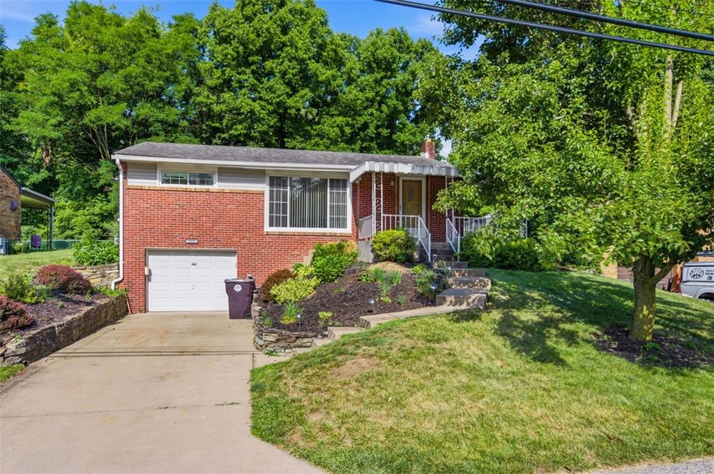 5256 Colewood Dr, Baldwin Boro, PA 15236