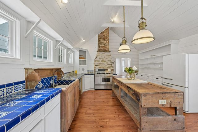 4925 Main Street, Chappell Hill, TX 77426
