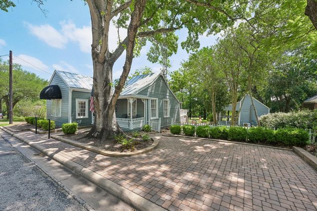 4925 Main Street, Chappell Hill, TX 77426