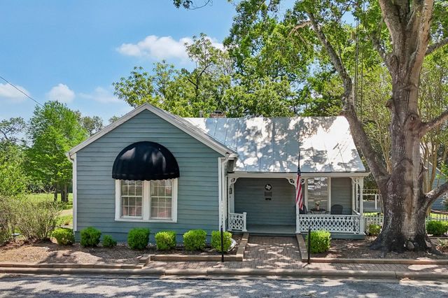 4925 Main Street, Chappell Hill, TX 77426