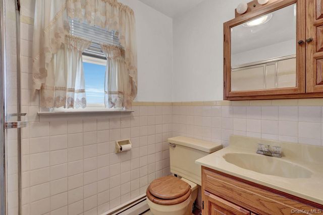 2 Jackson Avenue, Massapequa Park, NY 11762