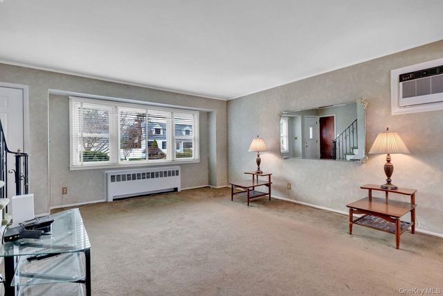 2 Jackson Avenue, Massapequa Park, NY 11762