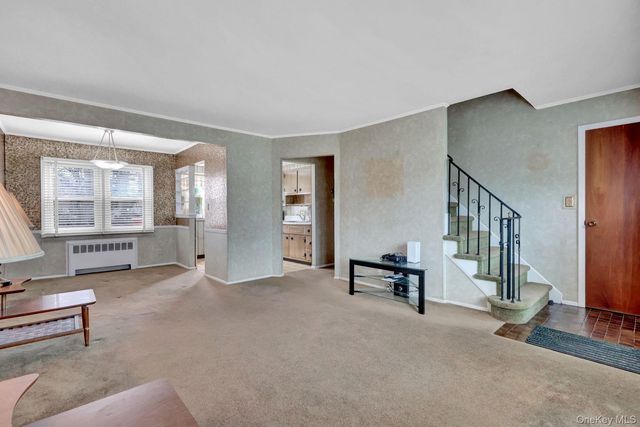 2 Jackson Avenue, Massapequa Park, NY 11762