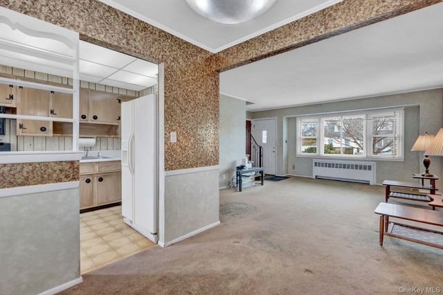 2 Jackson Avenue, Massapequa Park, NY 11762