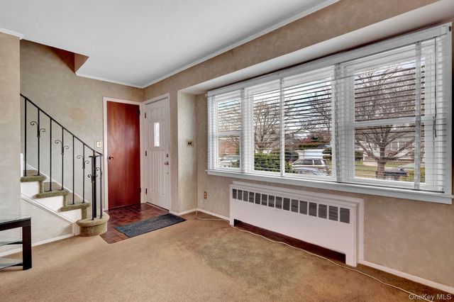 2 Jackson Avenue, Massapequa Park, NY 11762