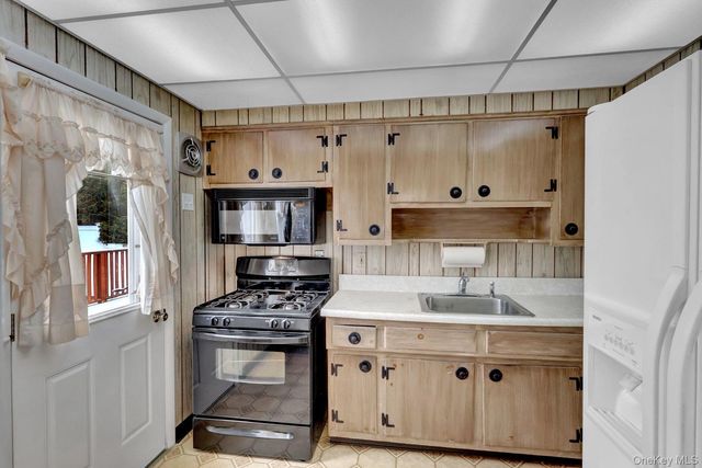 2 Jackson Avenue, Massapequa Park, NY 11762