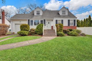 2 Jackson Avenue, Massapequa Park, NY 11762