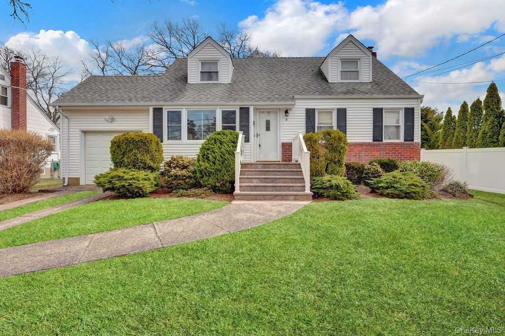 2 Jackson Avenue, Massapequa Park, NY 11762