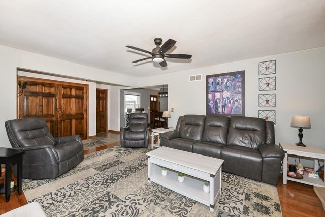 1143 Rainbow COURT, Mukwonago, WI 53149