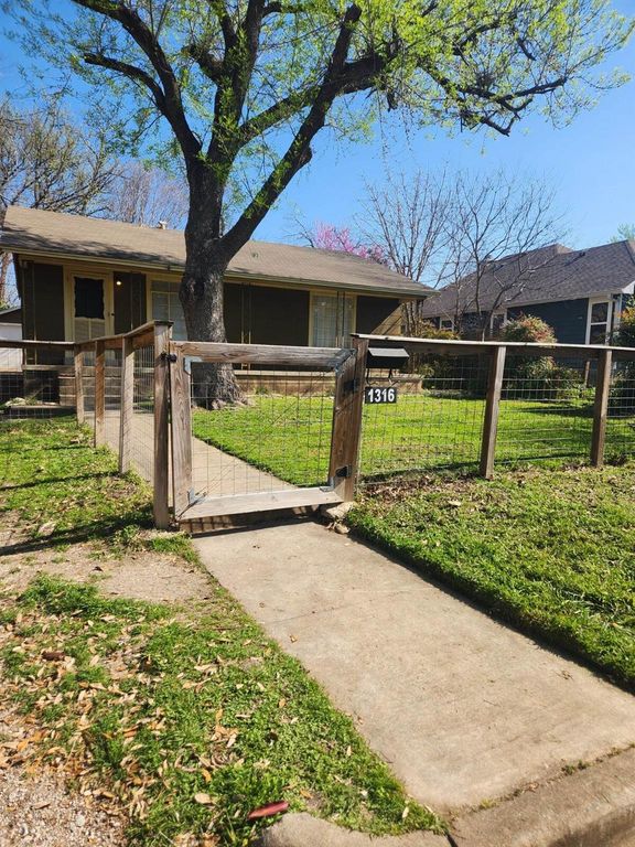 1316 Pasadena DR, Austin, TX 78757