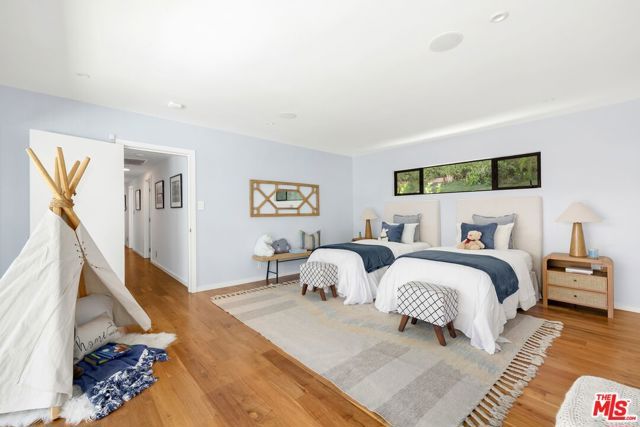 2110 Westridge Road, Los Angeles, CA 90049