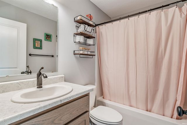 13035 Silk Tree Trail, Fort Wayne, IN 46814