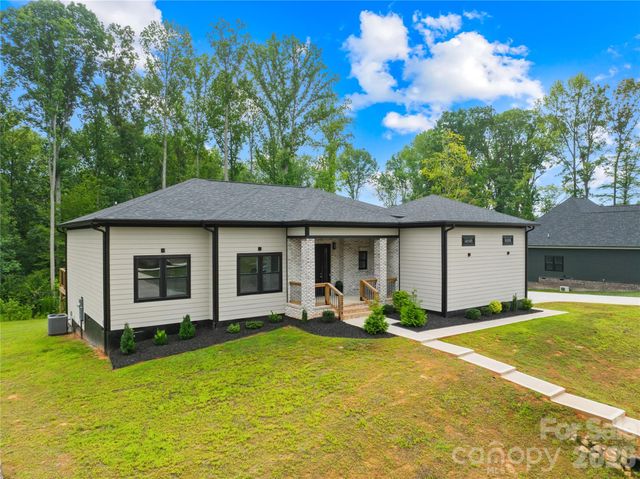 2004 Plain Field Drive, Bessemer City, NC 28016
