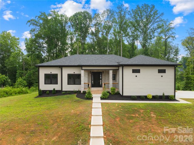 2004 Plain Field Drive, Bessemer City, NC 28016