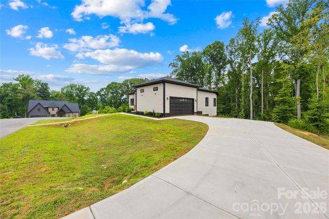 2004 Plain Field Drive, Bessemer City, NC 28016