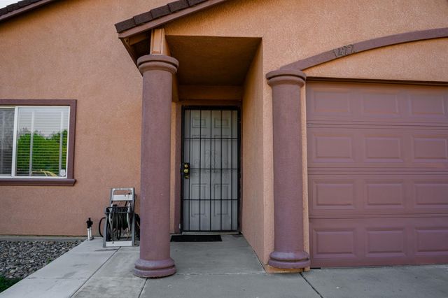 1422 Pinot Dr, Livingston, CA 95334