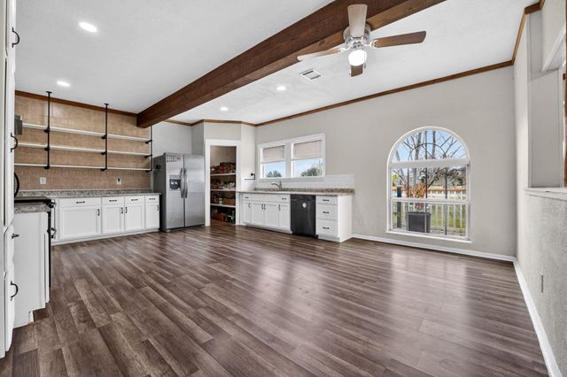 174 Monroe King LN, Elgin, TX 78621