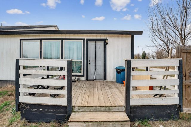 174 Monroe King LN, Elgin, TX 78621