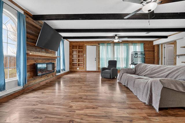 174 Monroe King LN, Elgin, TX 78621