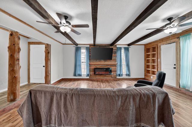 174 Monroe King LN, Elgin, TX 78621