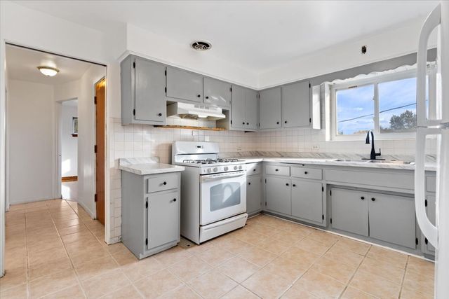 852 E 88th Place, Chicago, IL 60619