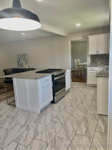 6030 E 52nd Place, Tulsa, OK 74135