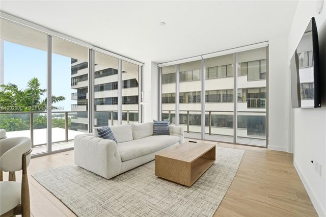 2678 Tigertail Avenue 911, Miami, FL 33133