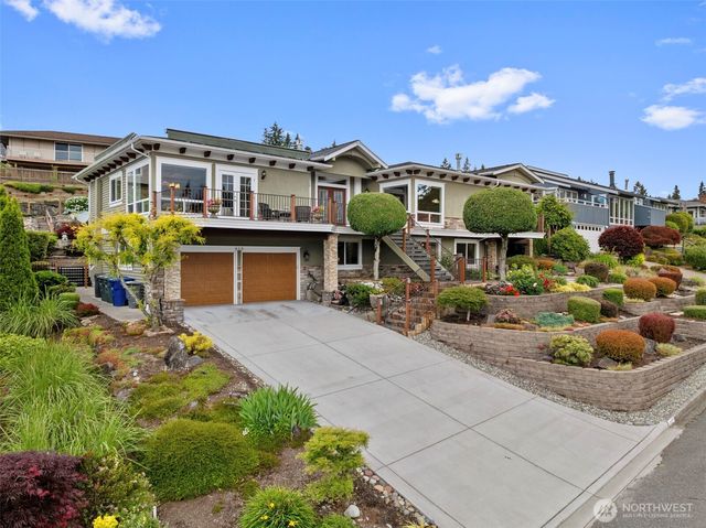 413 174th Place NE, Bellevue, WA 98008