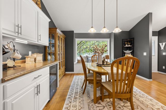 8555 Jorgensen Bay S, Cottage Grove, MN 55016