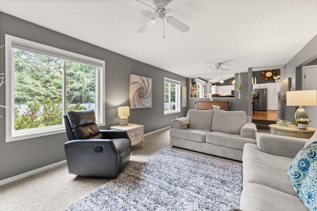 8555 Jorgensen Bay S, Cottage Grove, MN 55016