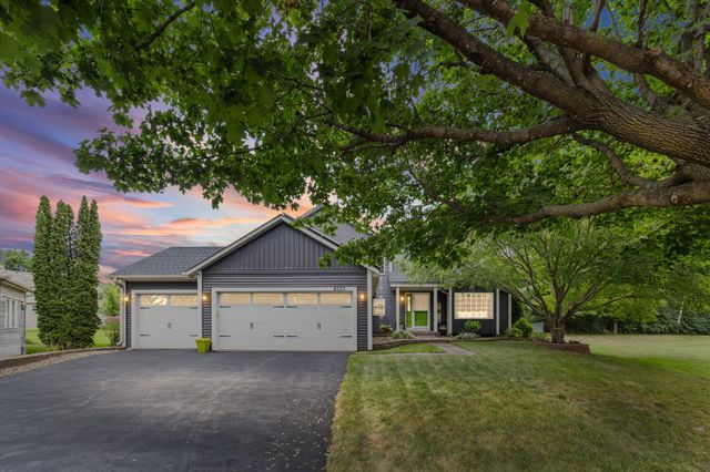 8555 Jorgensen Bay S, Cottage Grove, MN 55016
