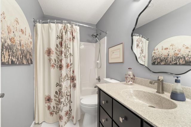 8555 Jorgensen Bay S, Cottage Grove, MN 55016
