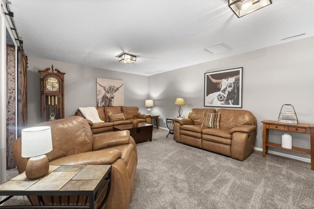 8555 Jorgensen Bay S, Cottage Grove, MN 55016