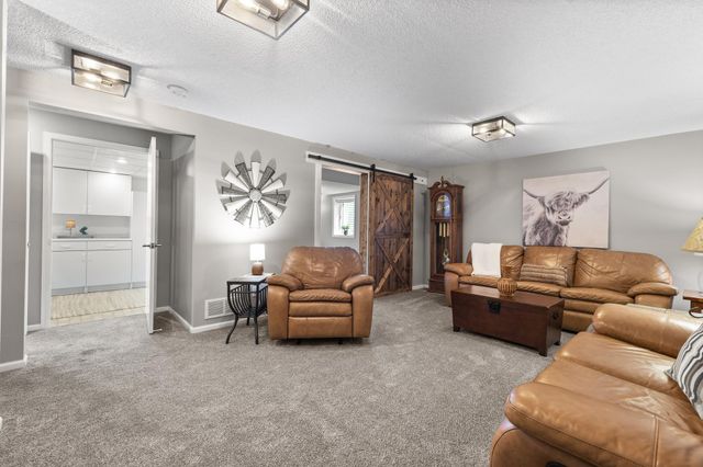 8555 Jorgensen Bay S, Cottage Grove, MN 55016