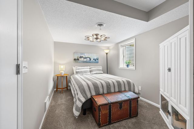 8555 Jorgensen Bay S, Cottage Grove, MN 55016