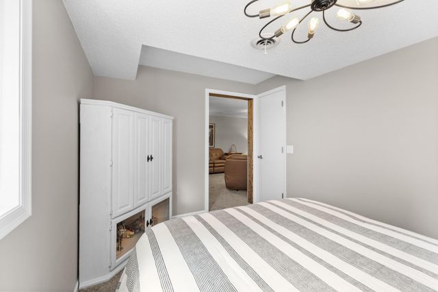8555 Jorgensen Bay S, Cottage Grove, MN 55016