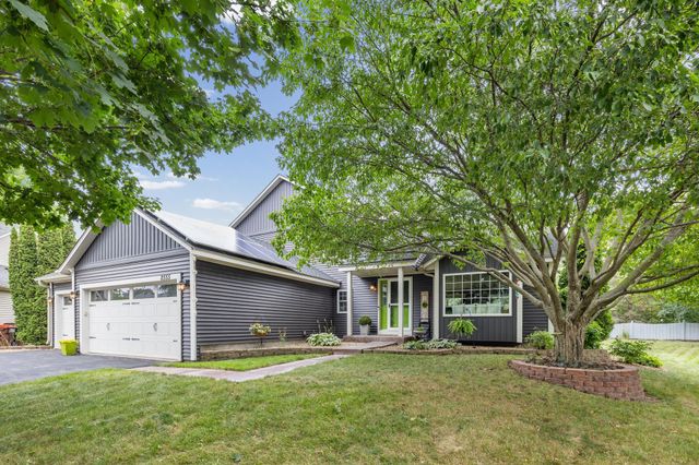 8555 Jorgensen Bay S, Cottage Grove, MN 55016